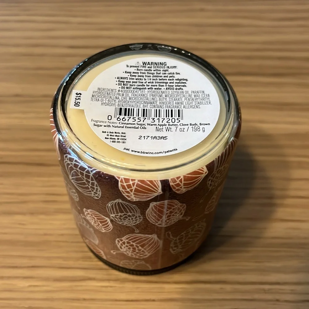 Bath & Body Works Single Wick Candle. Welcome Home.